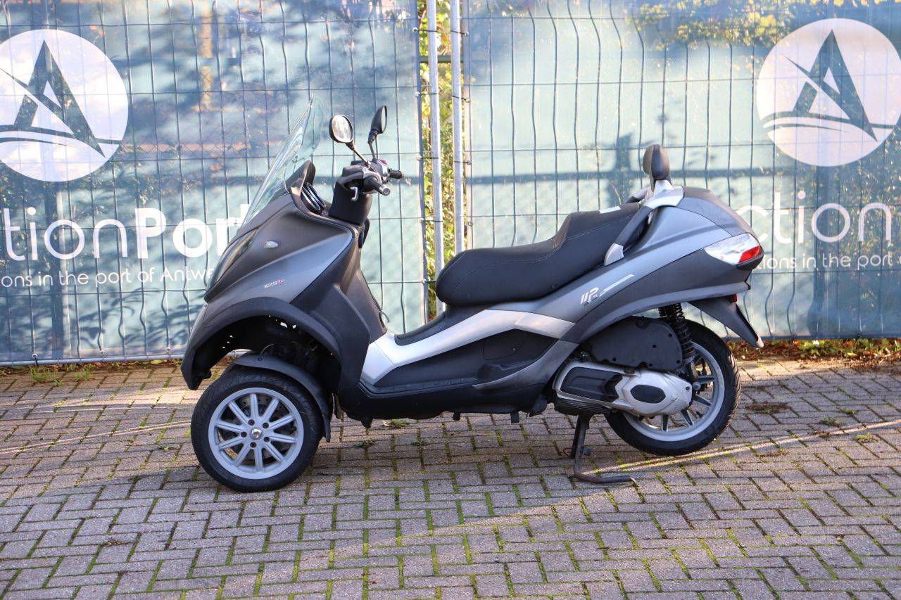 Scooter Piaggio MP3 125ie de gasolina de 15 CV