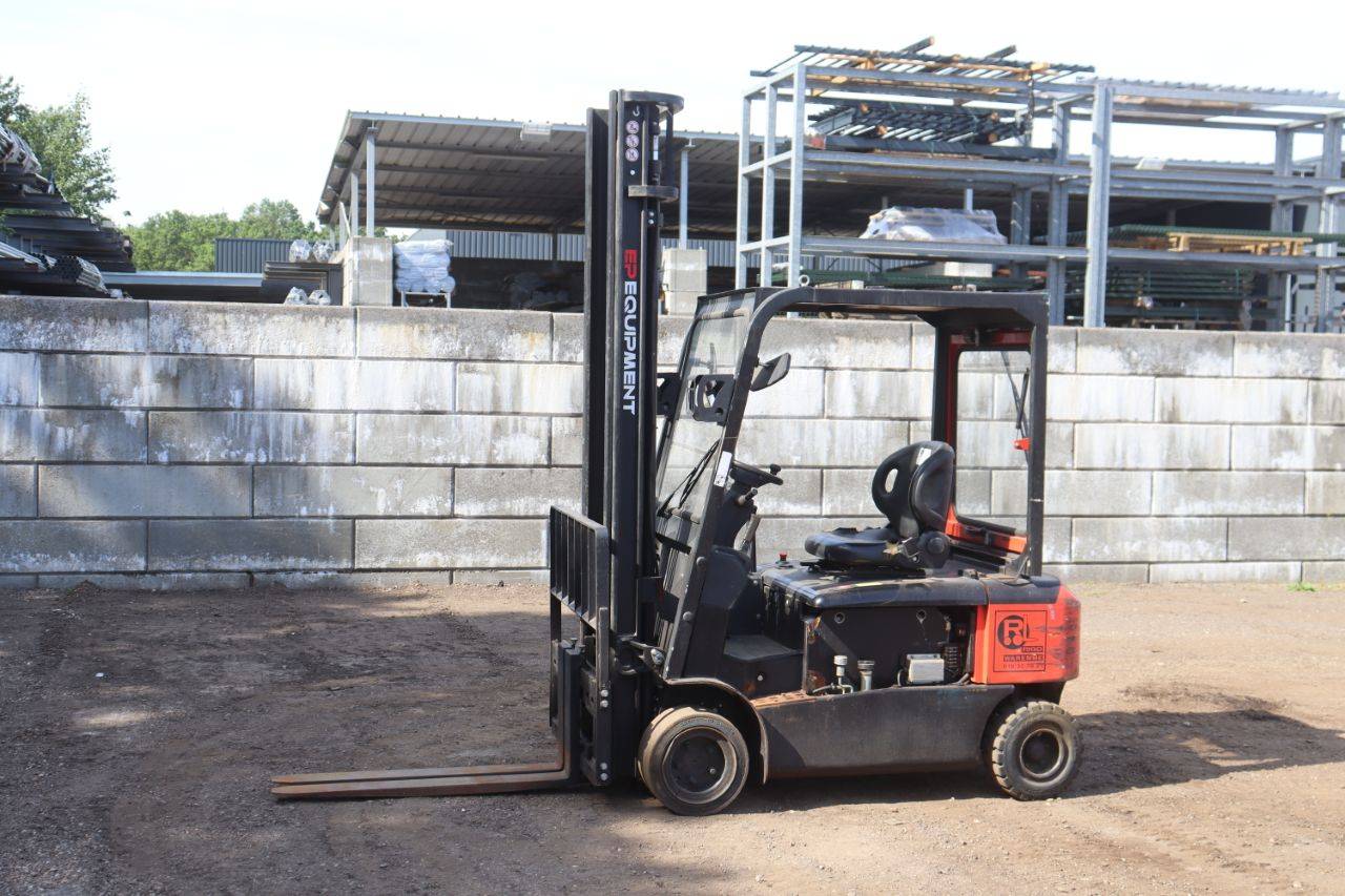 Carrello elevatore elettrico EP 2000 kg 3,0 m