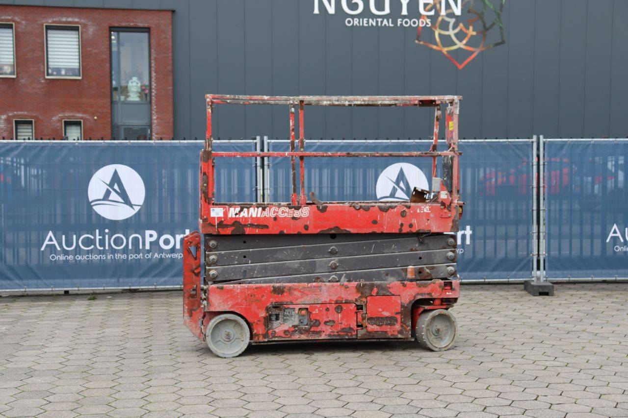 Scissor lift ManiAccess Electric Scissor Lift 2012