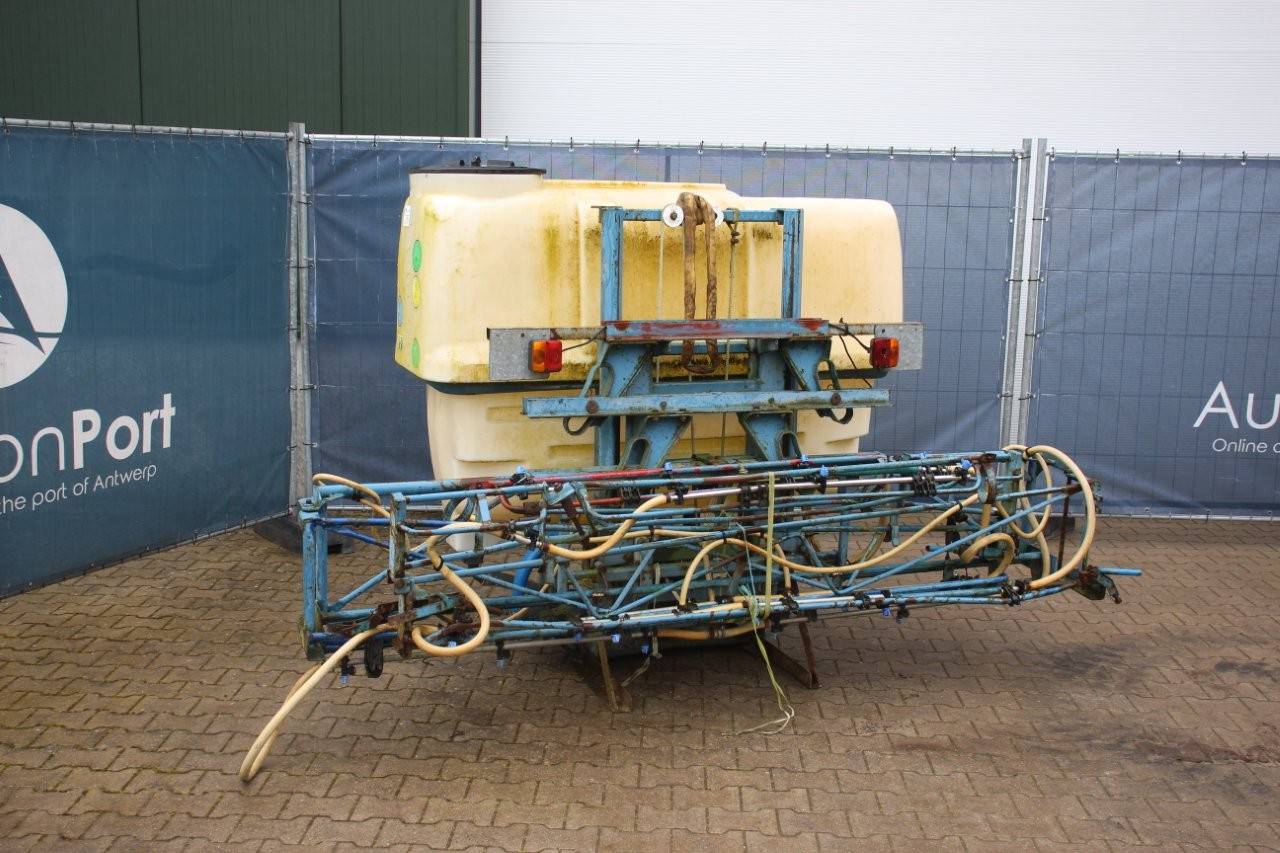 Allaeys 1200L field sprayer with 18m boom