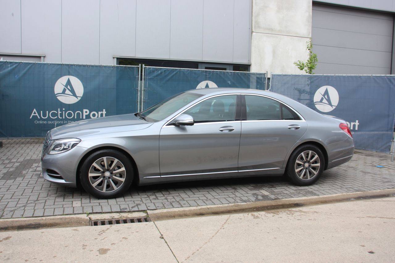 Passenger car Mercedes-Benz S300 BLUETEC Hybrid Electric+Diesel 204hp 2014 59,243 km (Margin)