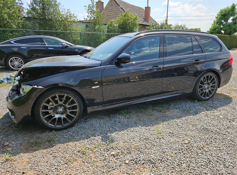BMW 318d Touring (accident car / project base) (Margin)