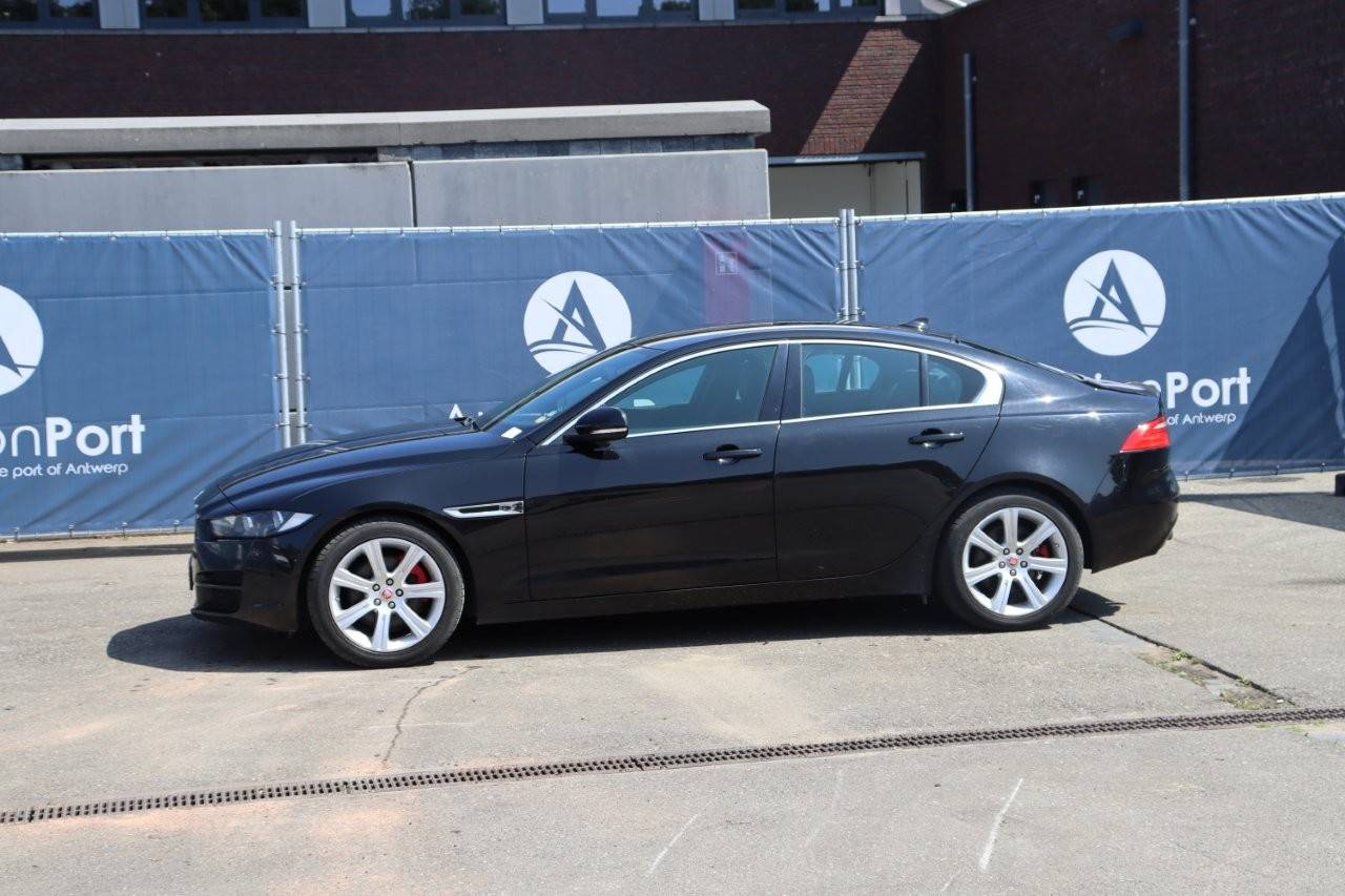 Jaguar XE Benzine 2016 (Marge)