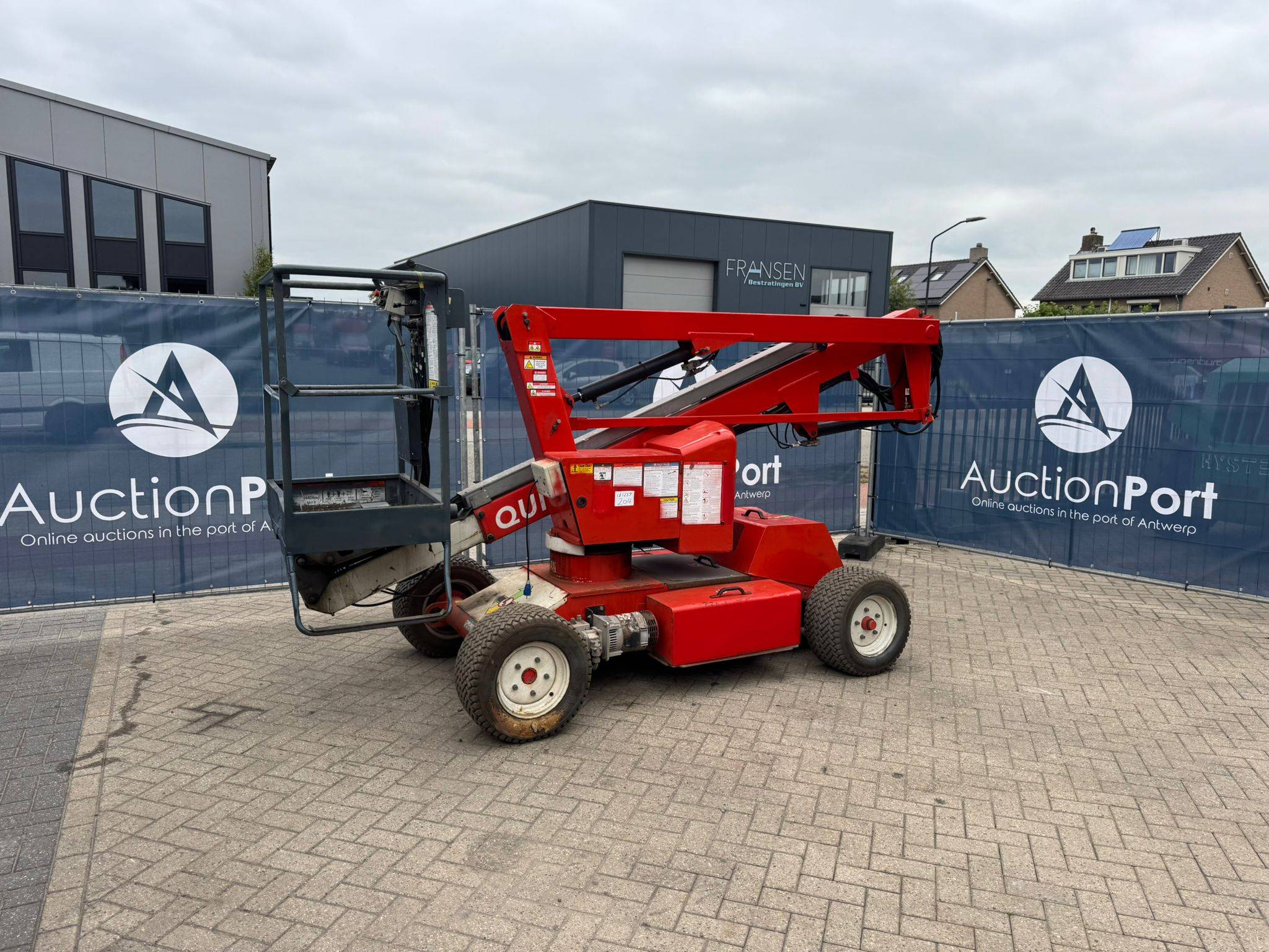 Nifty HR12NDE Electric+Diesel 12.2m Articulated Boom Lift 2014