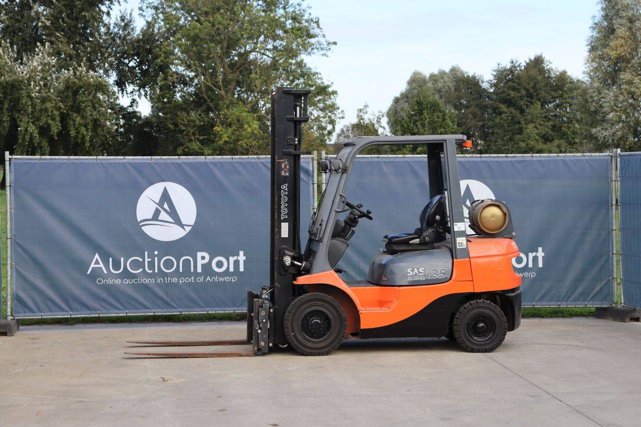 Carrello elevatore Toyota 42-7FGF25 GPL 2500 kg 4,0 m 2007