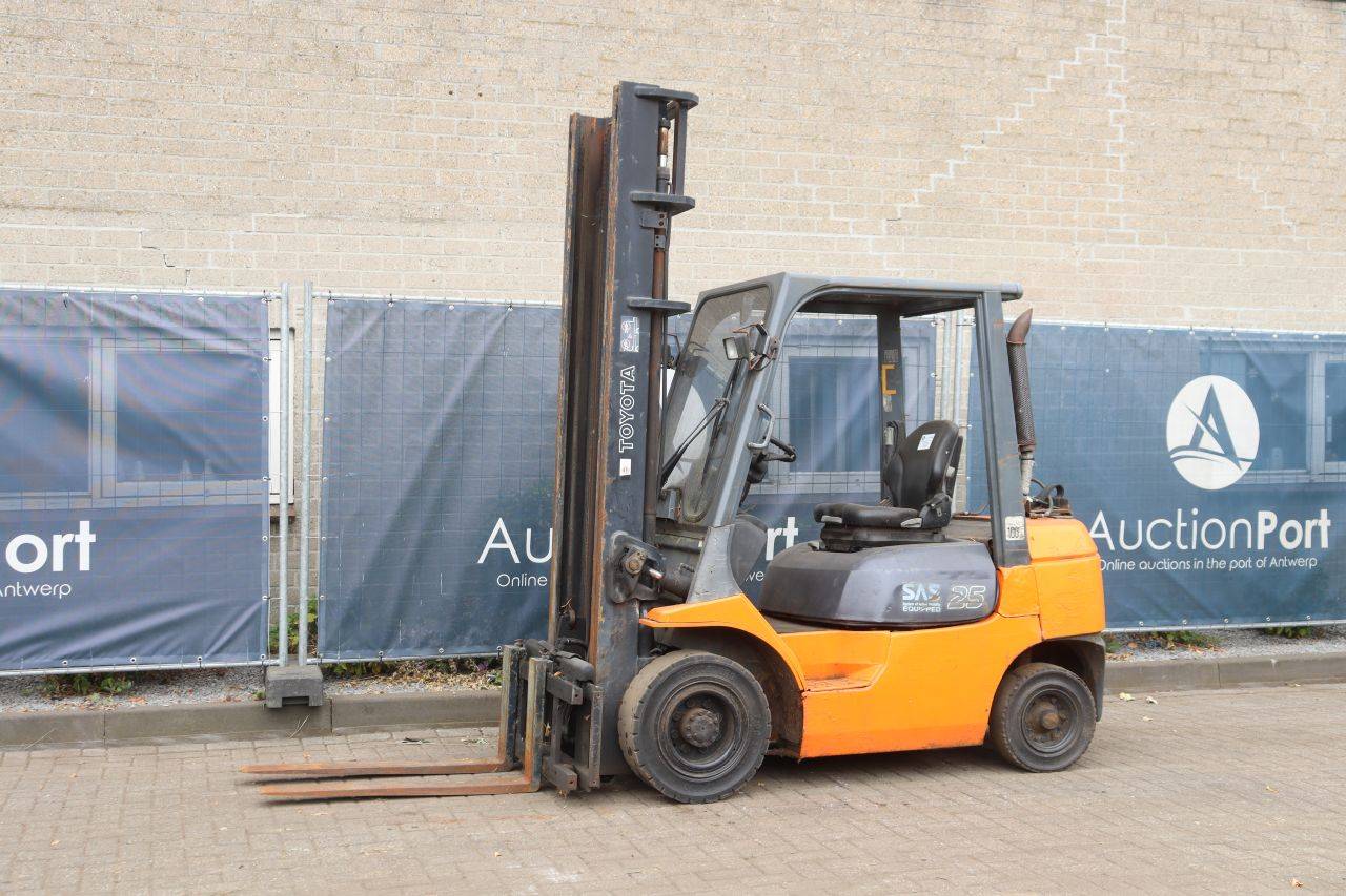 Forklift Toyota 42-7FGF25 LPG 2500kg 4.7m 2004