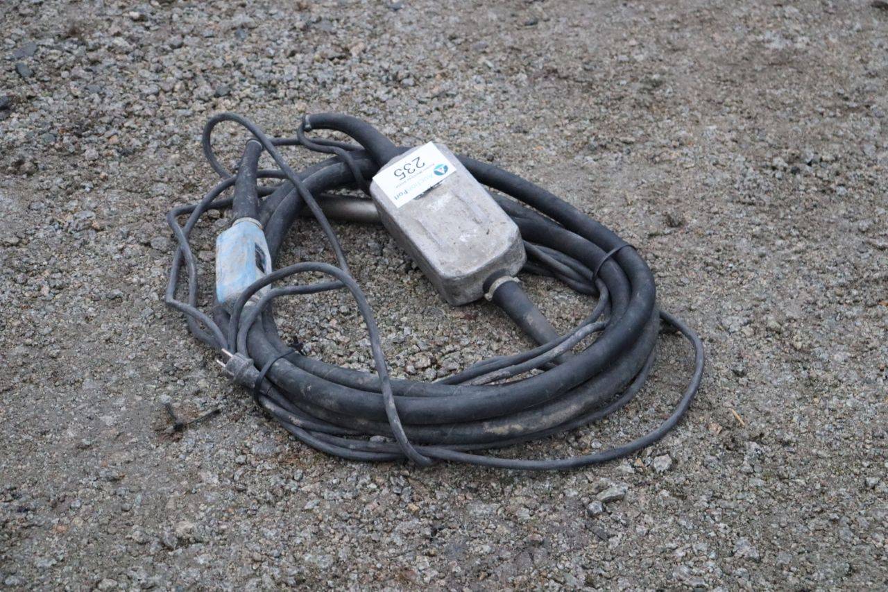 Electric concrete vibrator