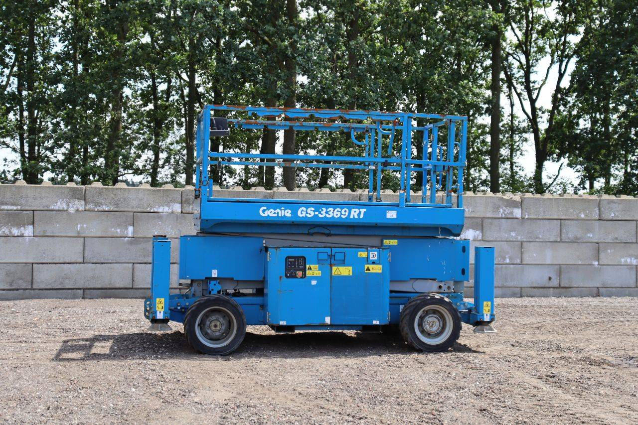 Piattaforma a forbice Genie GS3369 RT Diesel 454 kg 11,96 m 2013