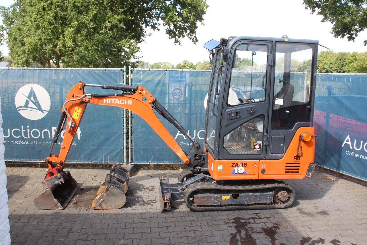 Mini escavadeira Hitachi Zaxis ZX19-5CR Diesel 11,5kW 2023