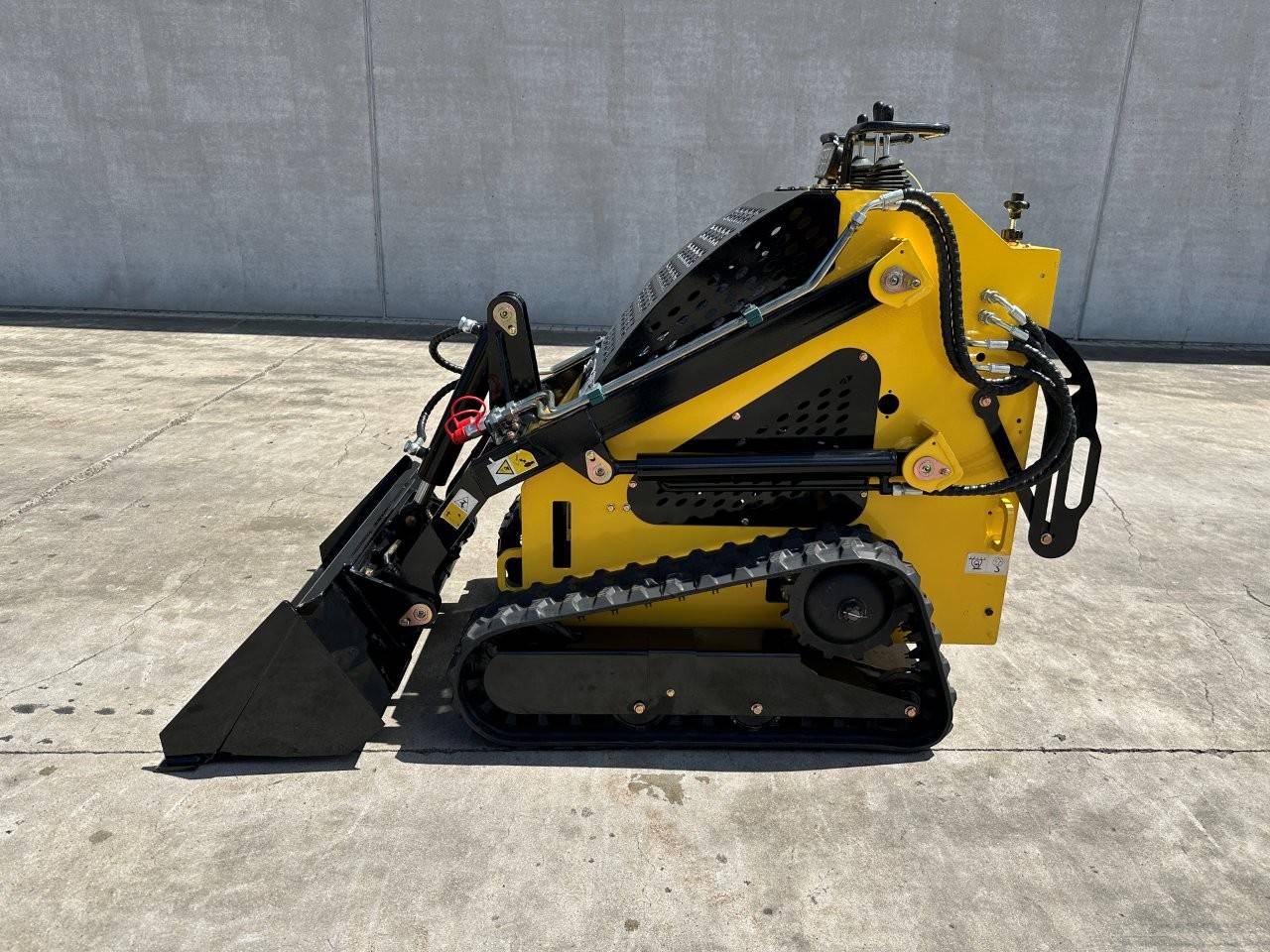 Crawler skid steer loader Delano T360 Petrol 2026