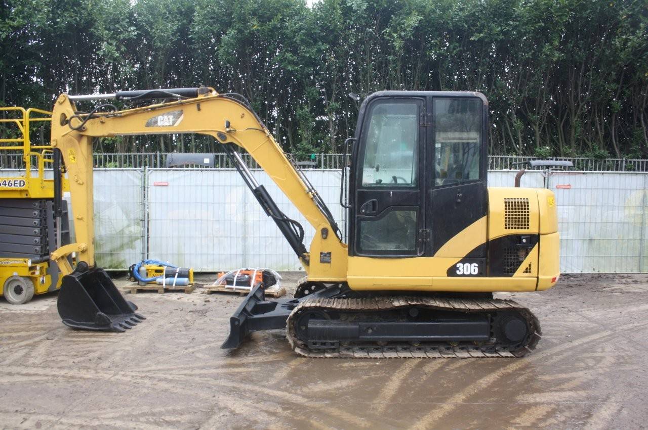 Crawler excavator Caterpillar 306 Diesel 40.5kW 2011