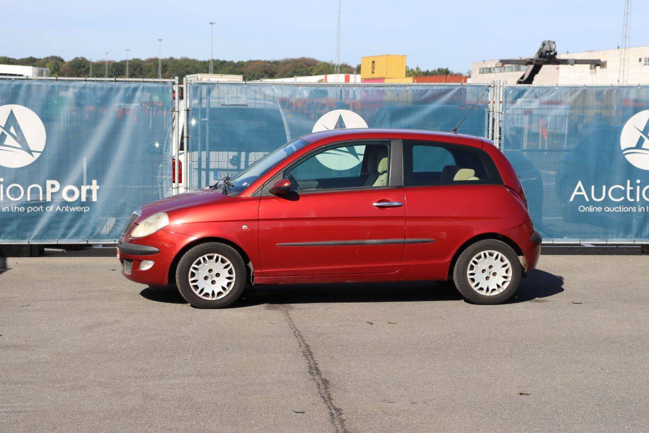 Lancia Ypsilon Petrol 60hp Passenger Car 2003 (Margin)