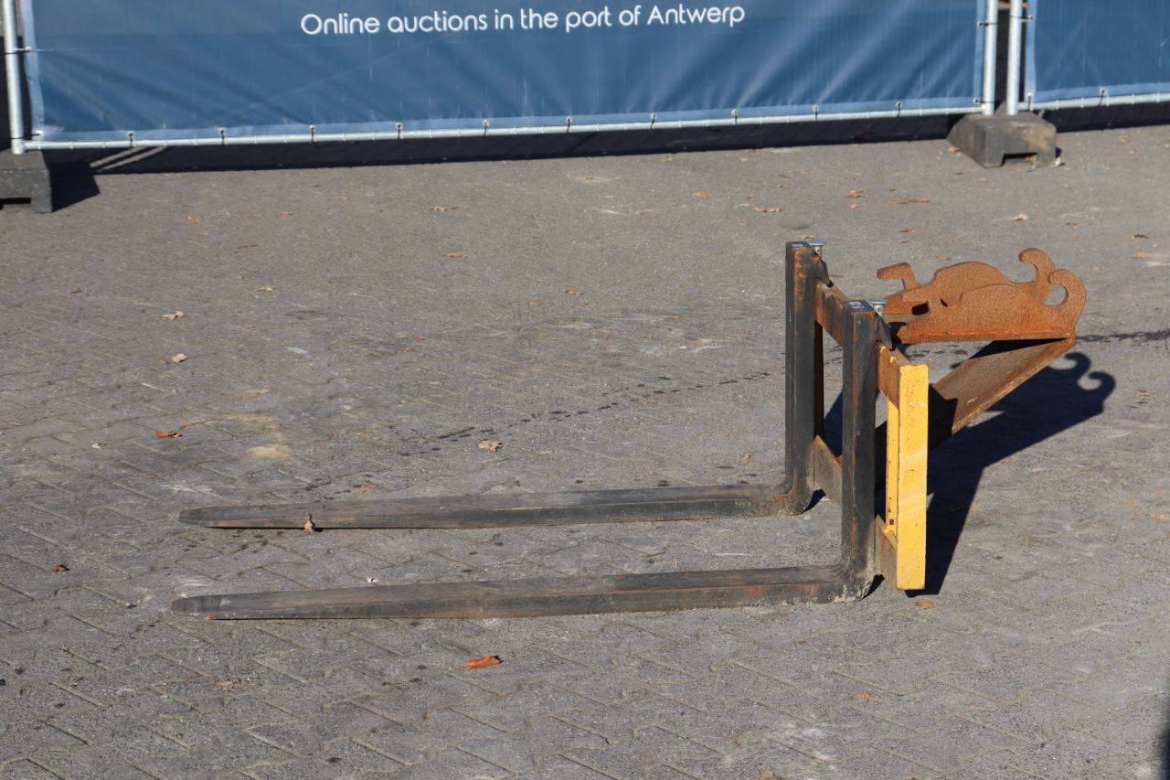 Pallet forks with CW05 connection