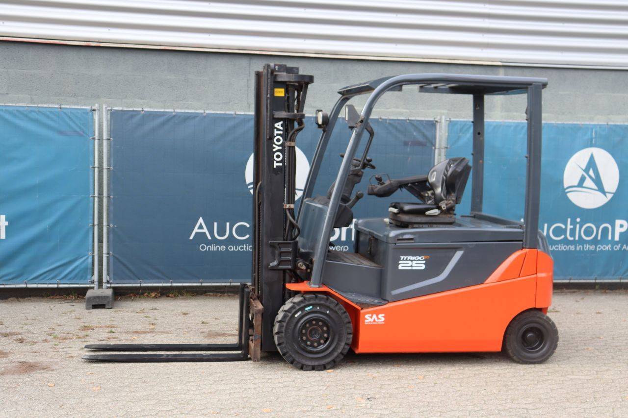 Forklifts - Stackers - Pallet trucks 