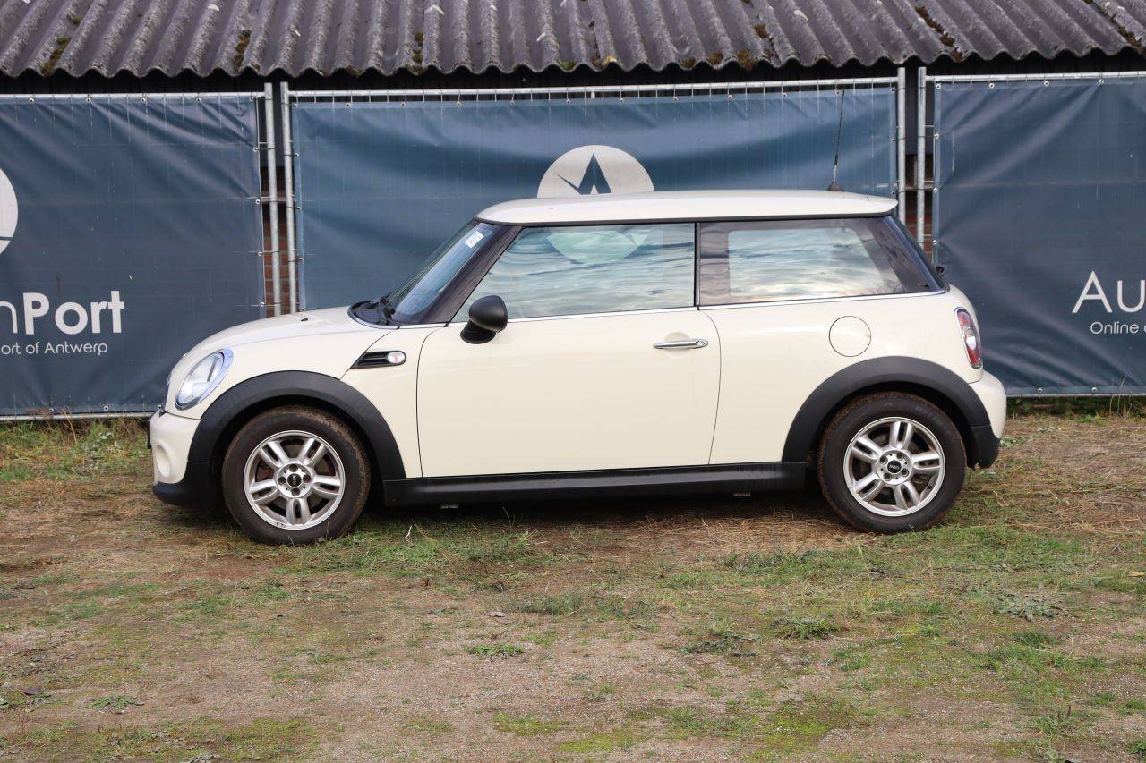 Mini One de gasolina, 75 CV, año 2011