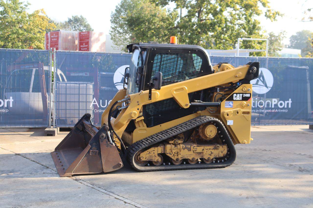 Schranklader Caterpillar 249D Diesel