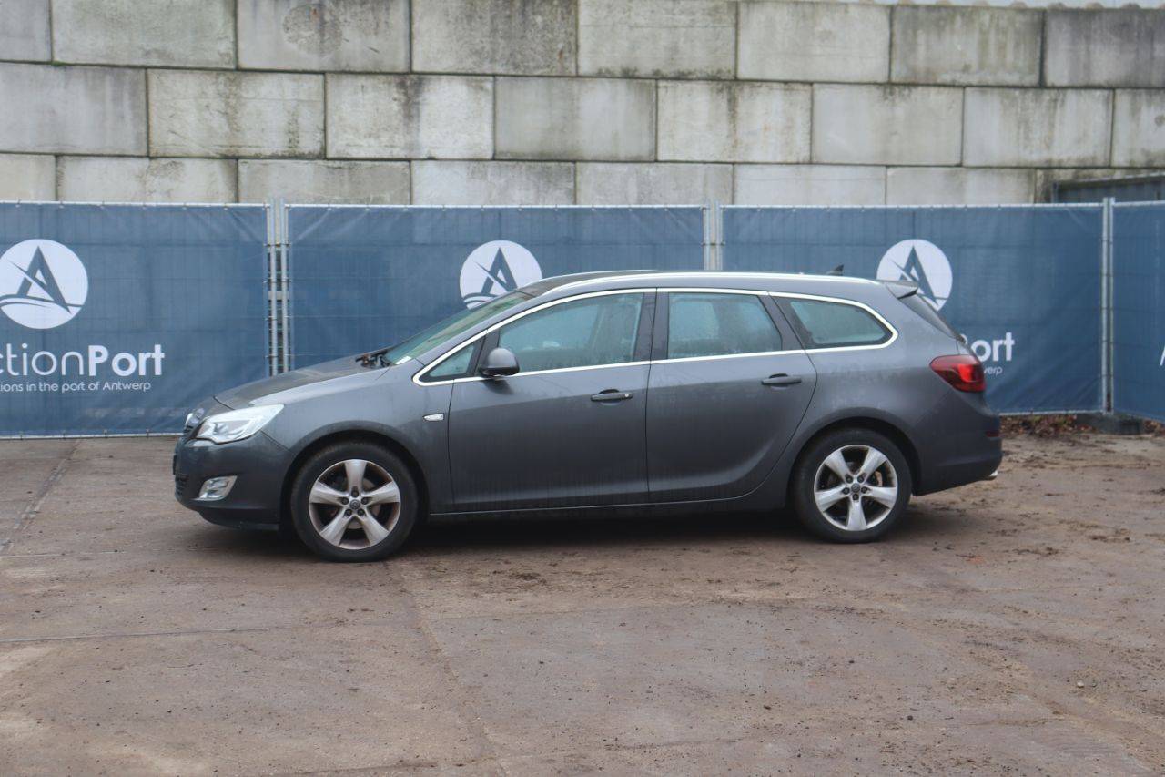 Stationwagen Opel Astra Sports Tourer Benzine 2012 (Marge)