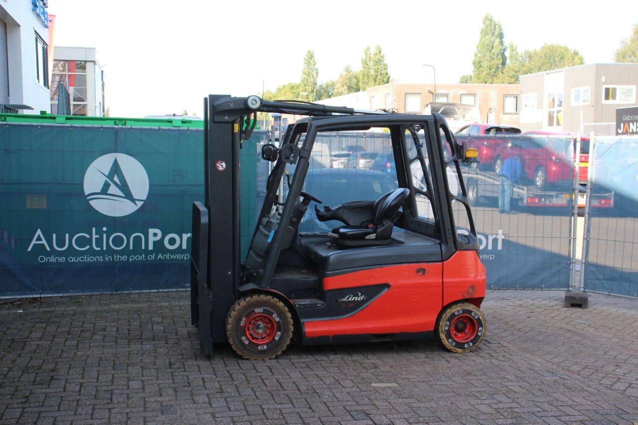 Forklift Linde E30L-01 Electric 3000kg 2014 with forks