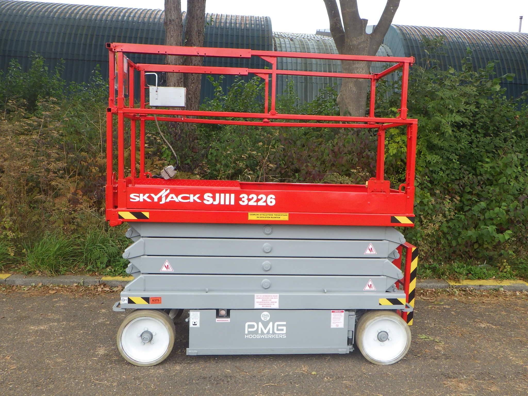 Scissor lift Skyjack SJ3226 Electric 9.92m 2011