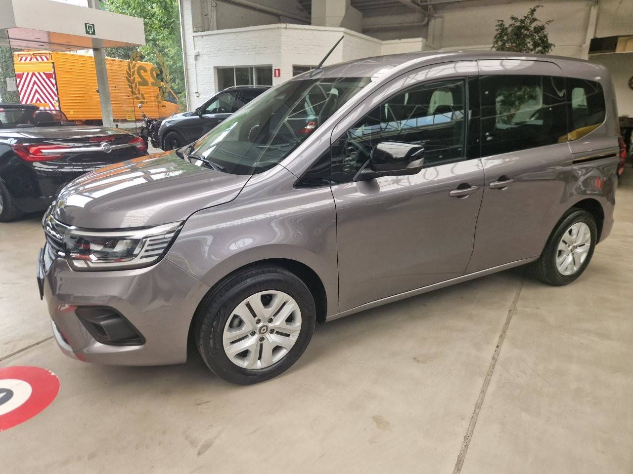 Passenger car Renault Kangoo Petrol 130 hp 2023