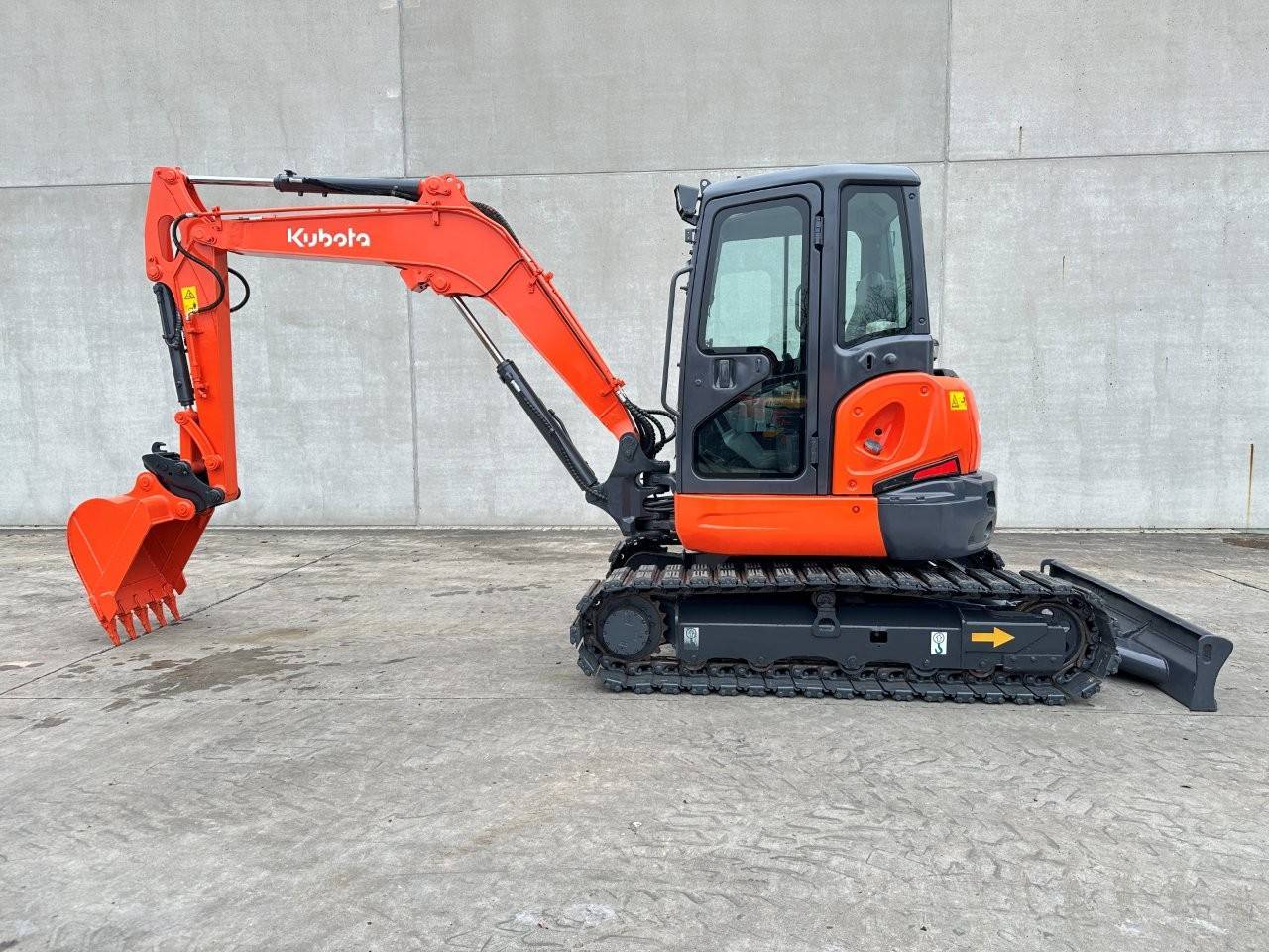 Excavators - Construction Machinery - Generators - Equipment