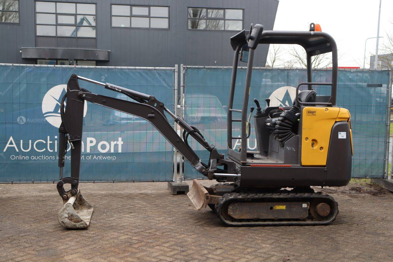 Mini excavator Volvo EC15B Diesel 12kW 2017