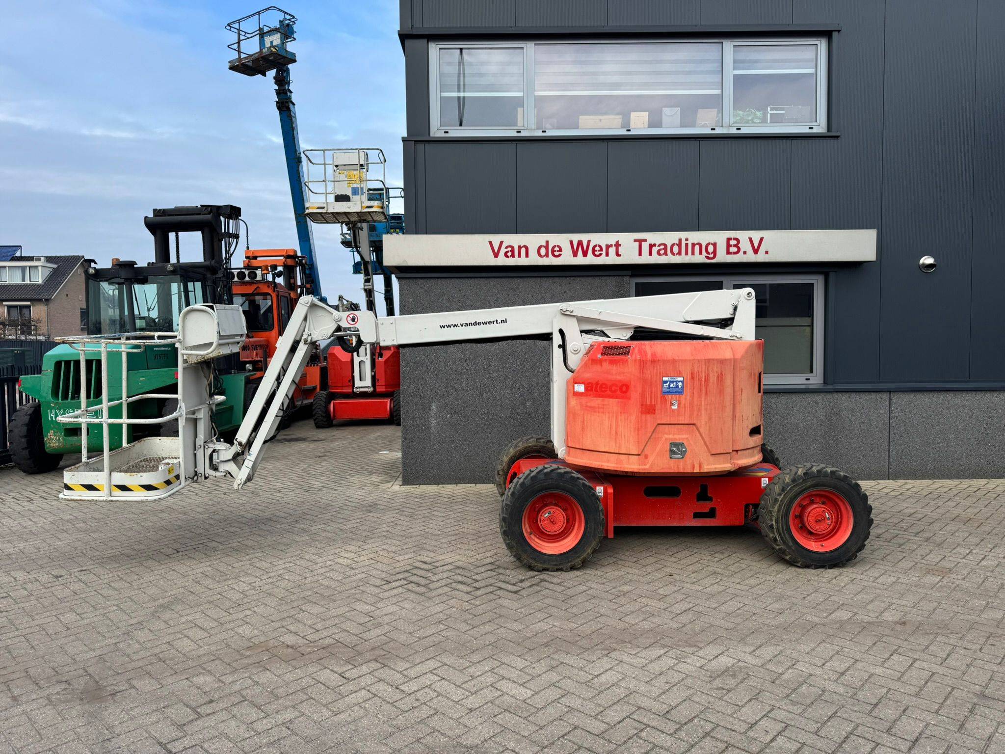 Articulating boom lift Genie Z-34/22 Diesel 8.78m 2013