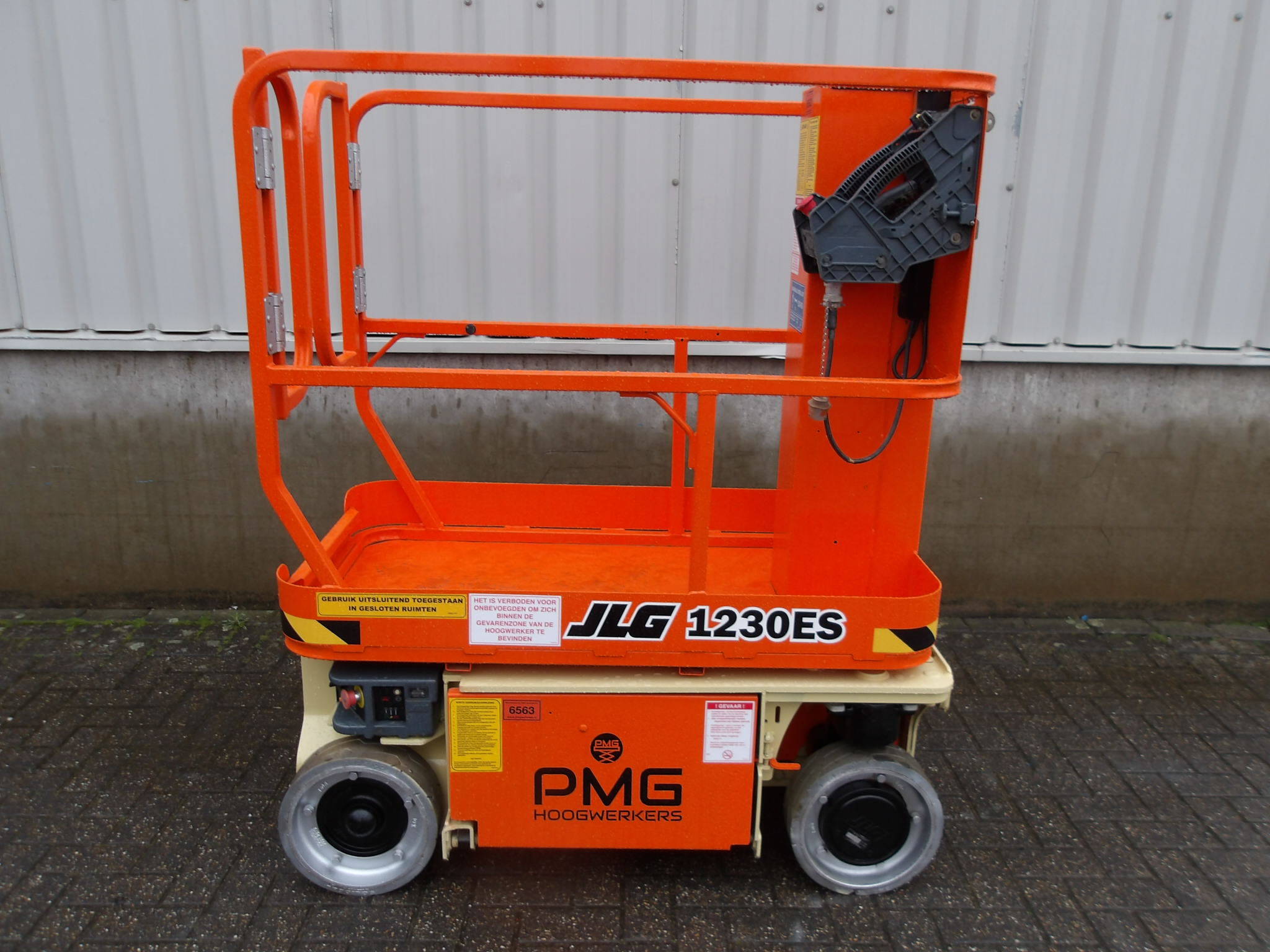 JLG 1230ES 5.66m Electric Mast Lift 2016
