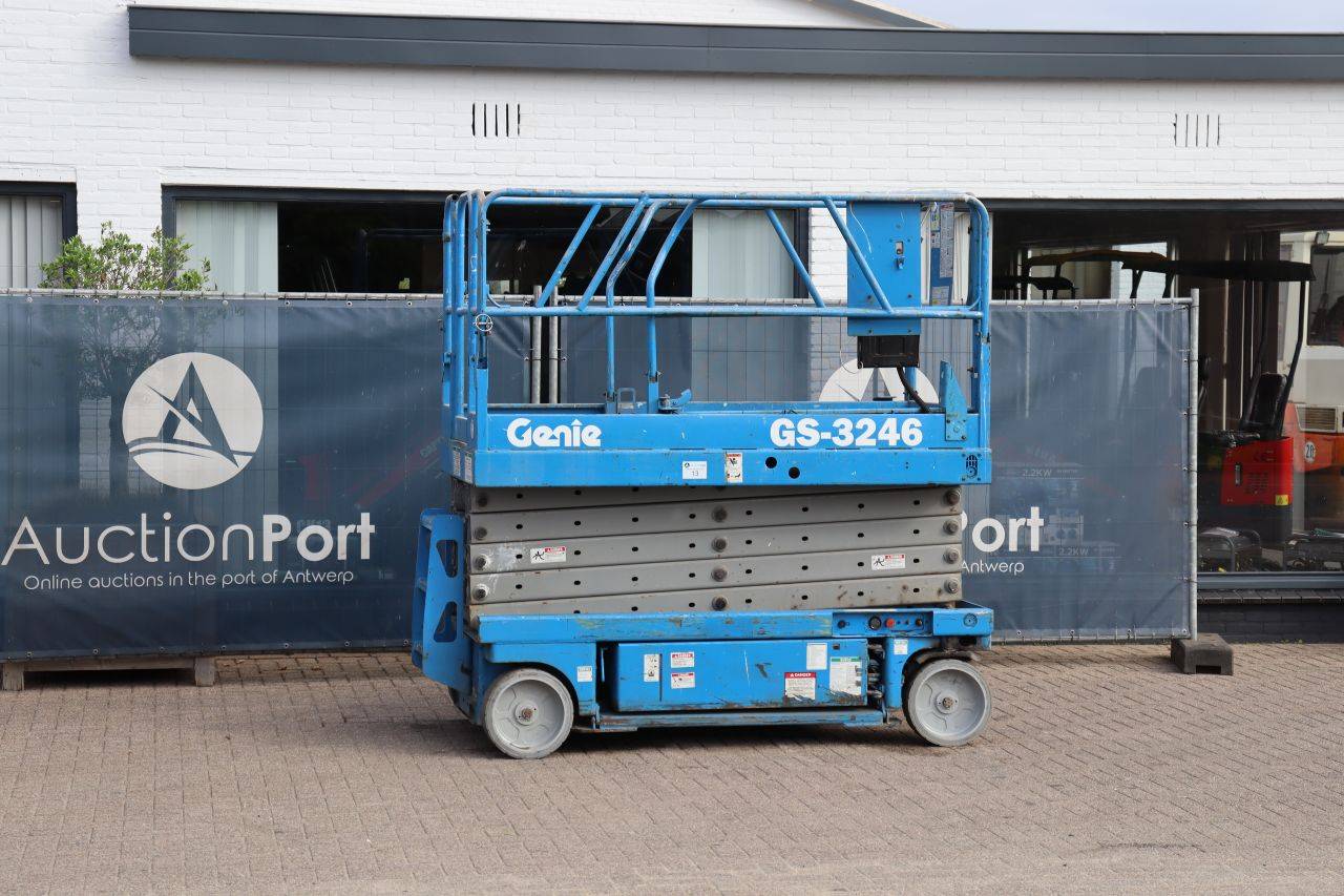 Piattaforma elevatrice elettrica a forbice Genie GS-3246 del 2000