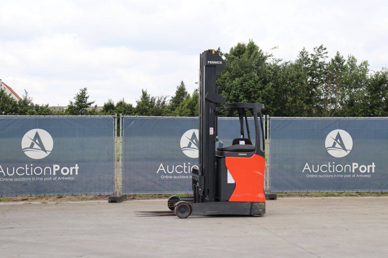 Carrello elevatore retrattile elettrico Fenwick-Linde R14-01, portata 1400 kg, altezza massima 8,6 m, anno di produzione 2017.