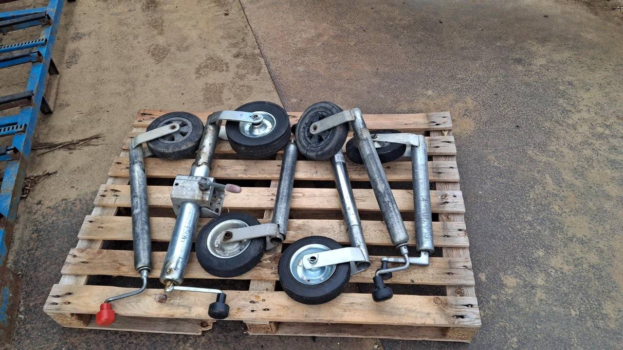 Batch of nose wheels 