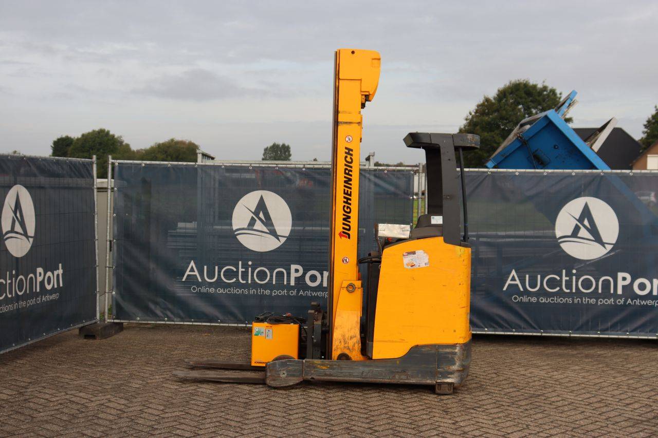 Jungheinrich ETV 214 Elektro-Schubmaststapler 1400 kg 7,1 m