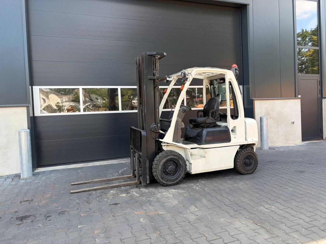Empilhadeira UniCarriers Y1D2A25Q Diesel 1700kg 5,5m 2017