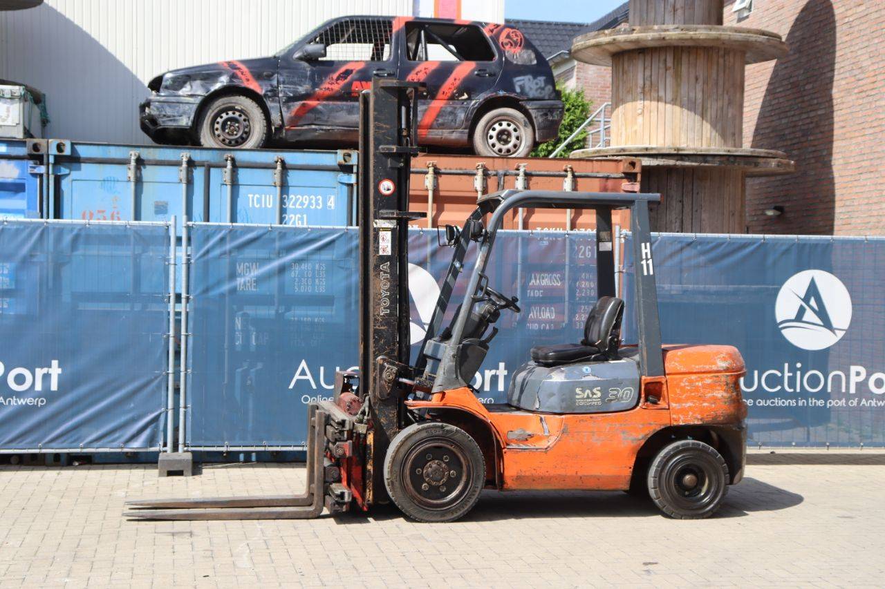 Forklift Toyota 02-7FDF30 Diesel 3000kg 4.5m 2006