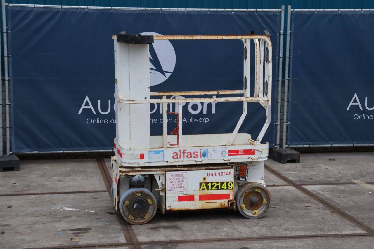JLG 1230ES Electric Scissor Lift 5.66m 2014