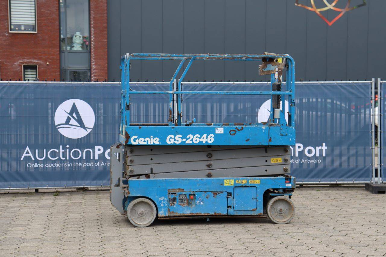 Scissor lift Genie GS-2646 Electric 9.9m 2013