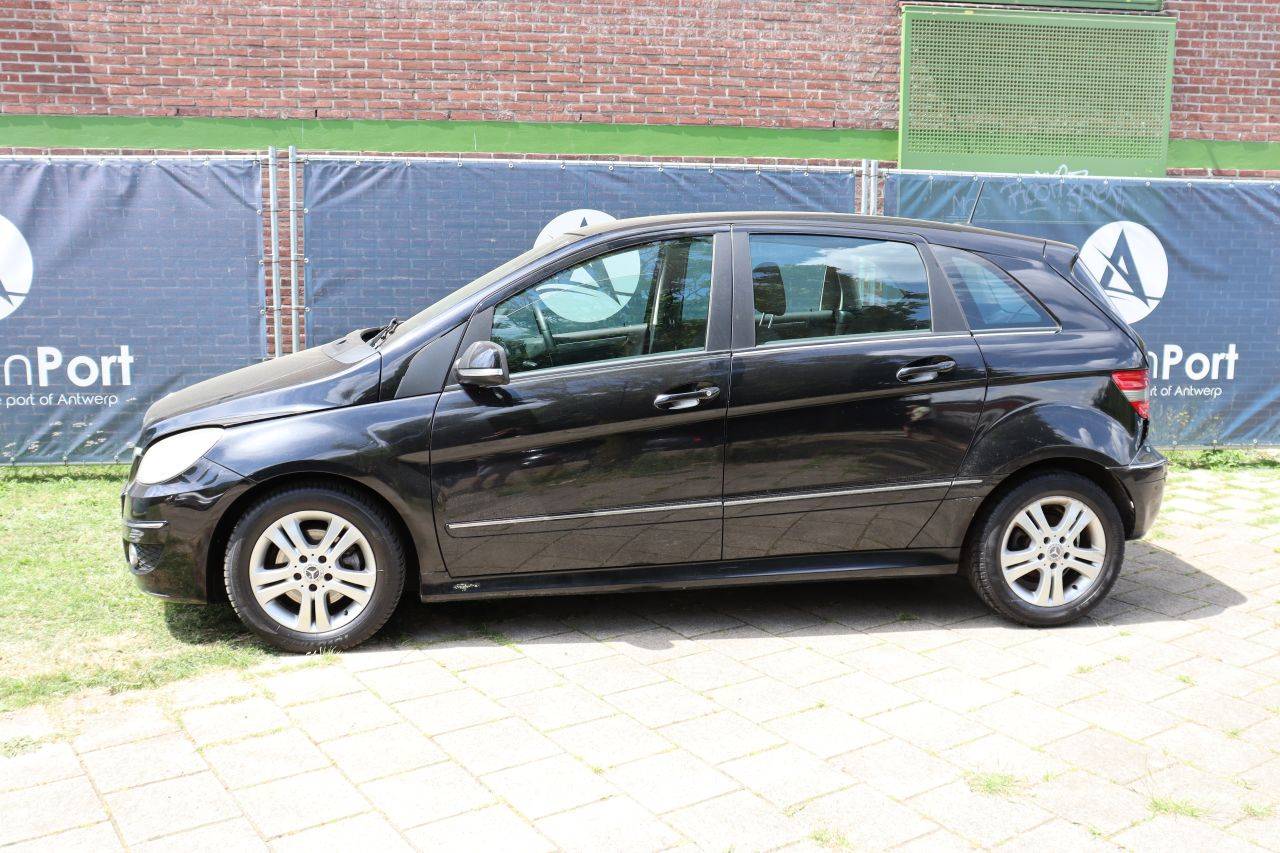 Passenger car Mercedes-Benz B 180 CDI Diesel 109 hp 2010