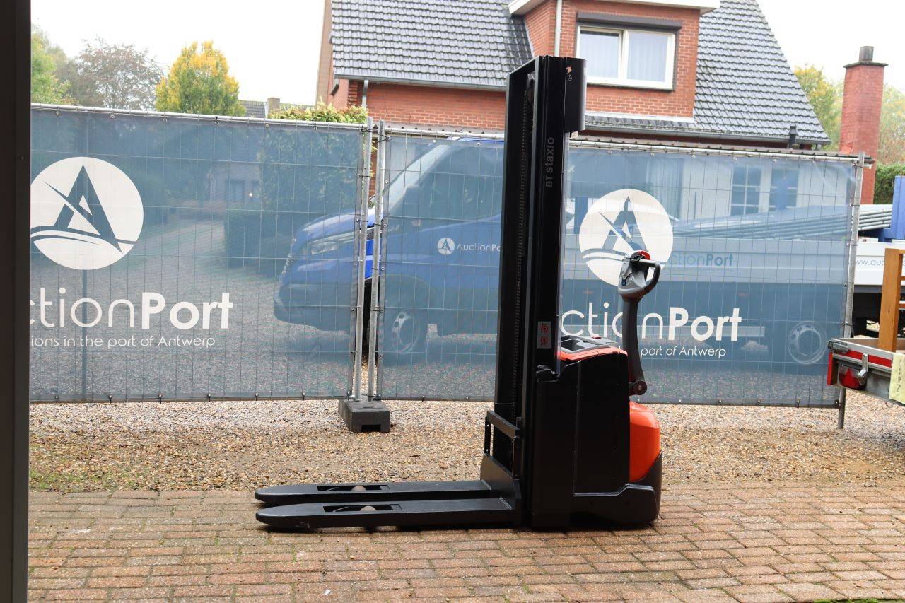 Toyota SWE140 Electric Stacker 1400kg 3.2m 2017