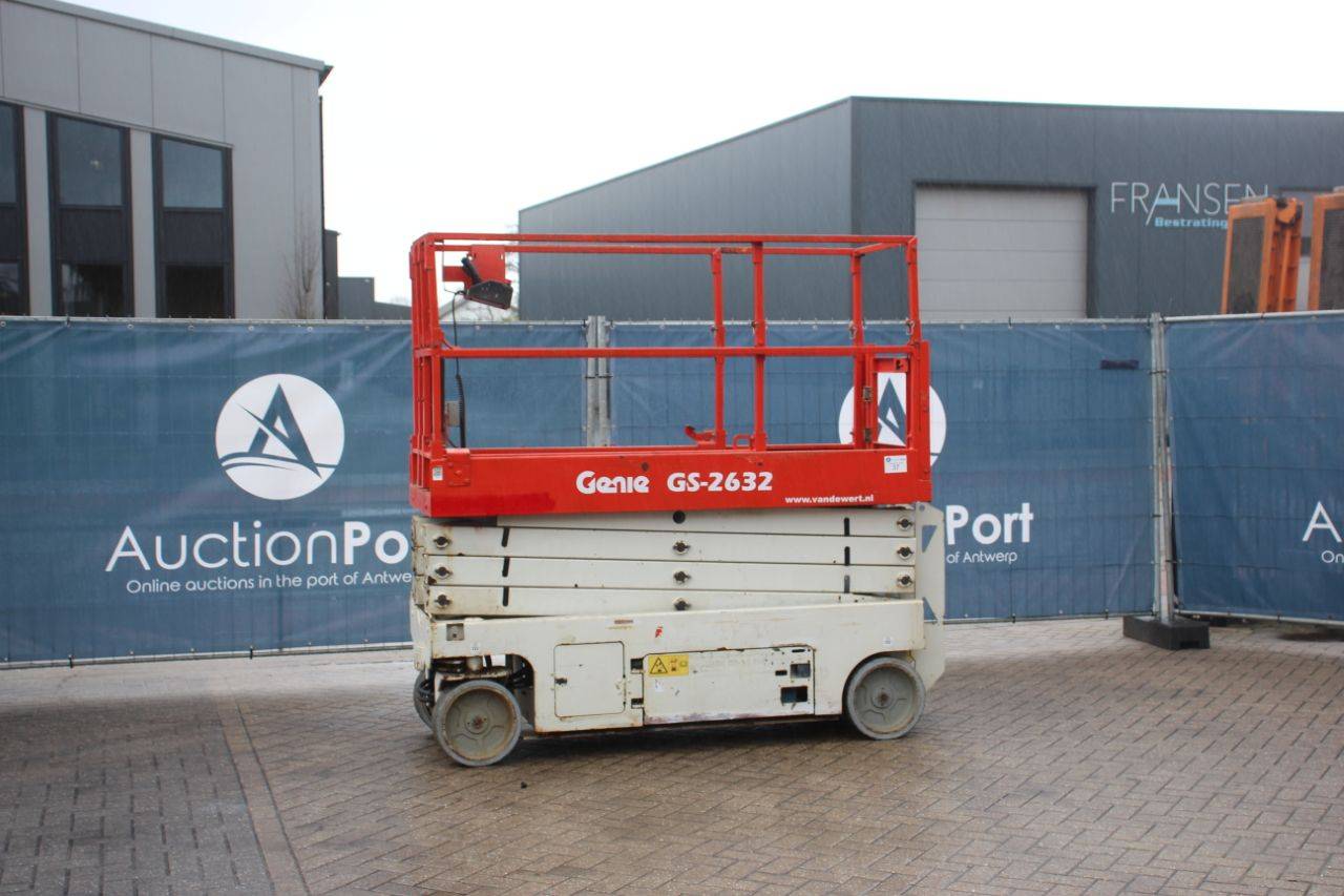 Scissor Lift Genie GS-2632 Electric 9.92m 2013