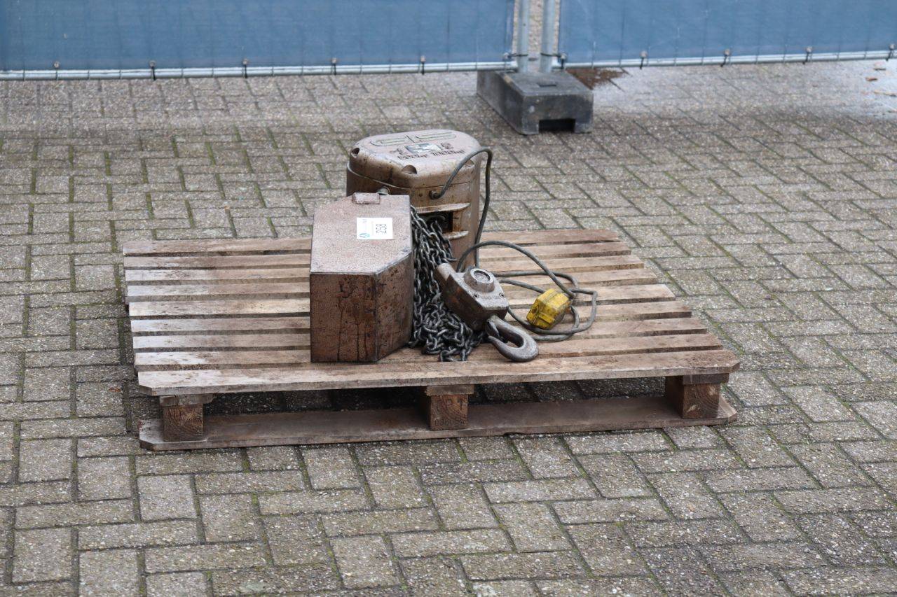 GIS Electric Chain Hoist 1976
