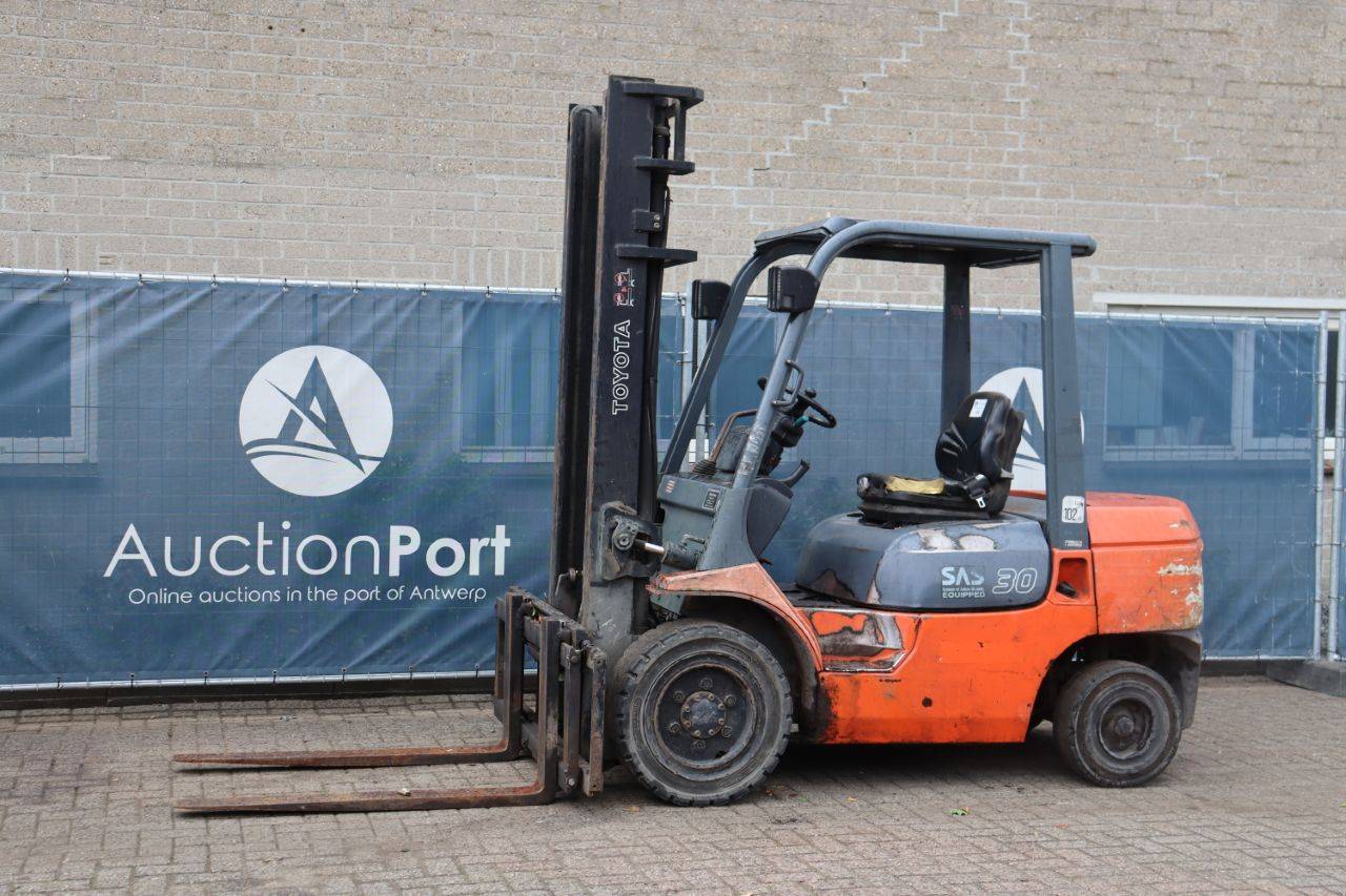 Forklift Toyota 02-7FDF30 Diesel 3000kg 4.0m 2002