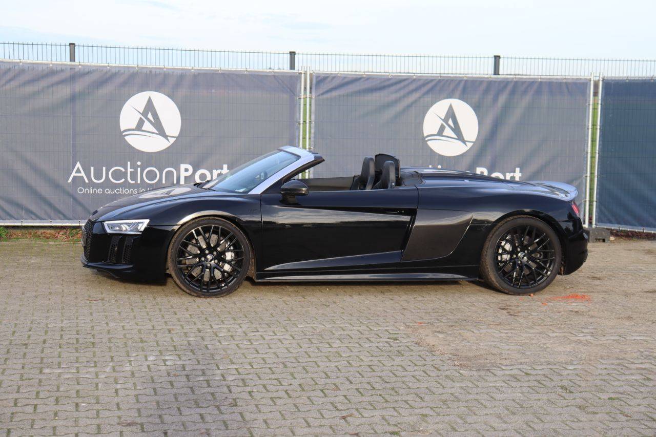 Convertible Audi R8 Petrol 611 hp 2018 (Margin)