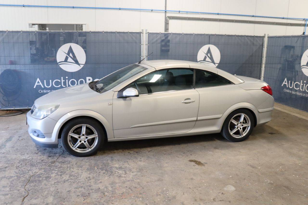 Convertible Opel Astra Twinport Petrol 105hp 2006