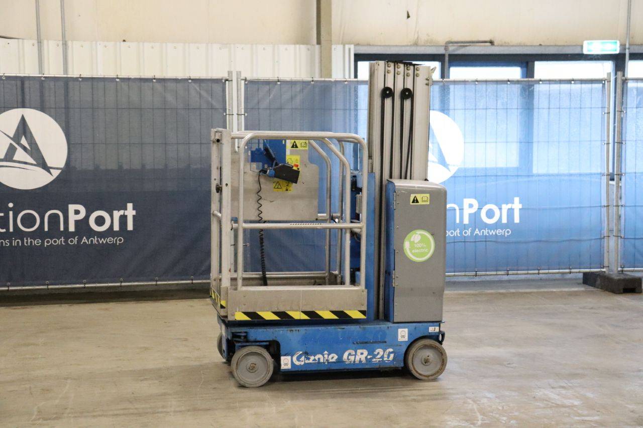 Genie GR-20 Electric Mast Lift 8.02m 2016