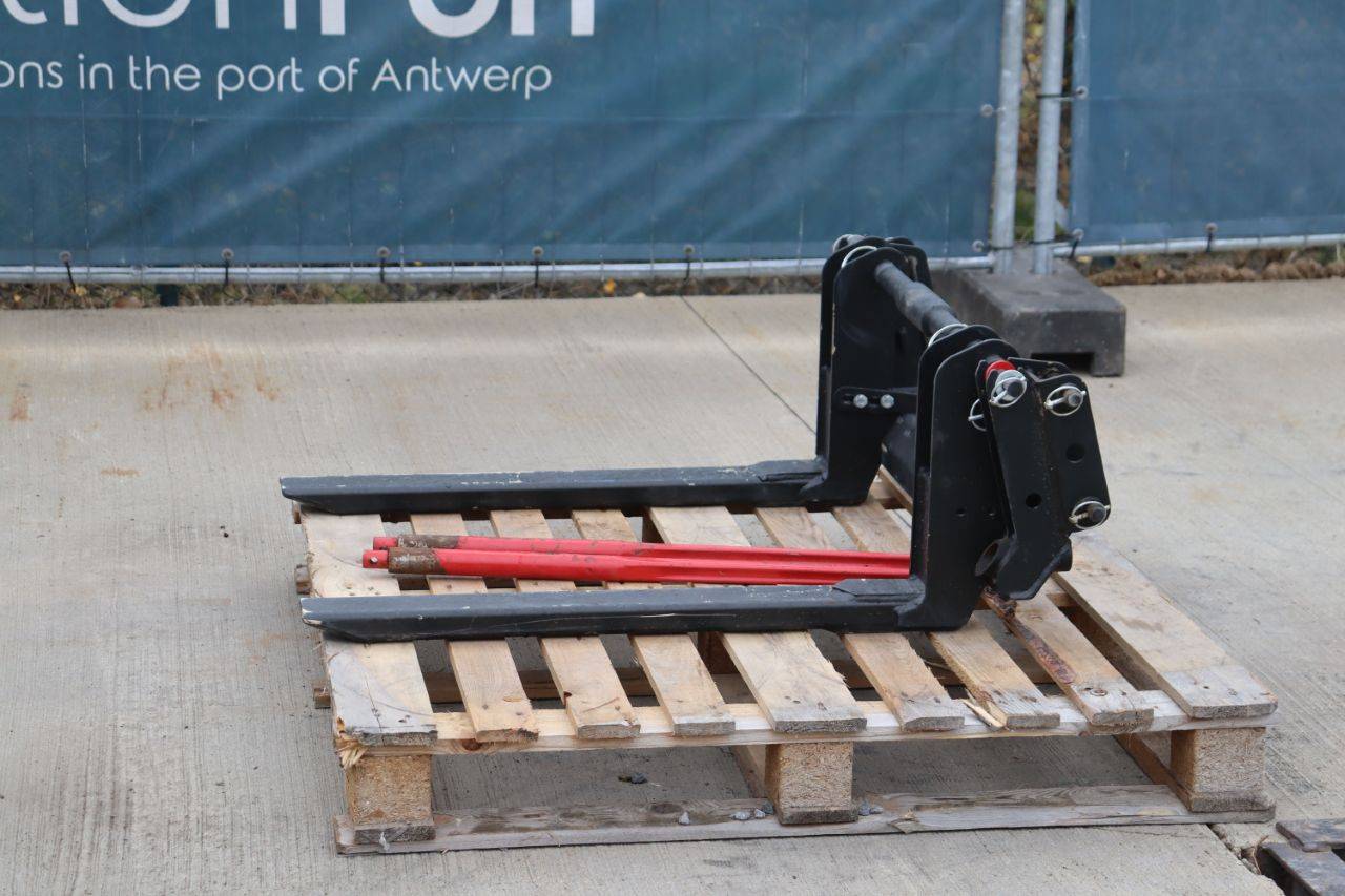 Lot of Pallet Forks (Margin)