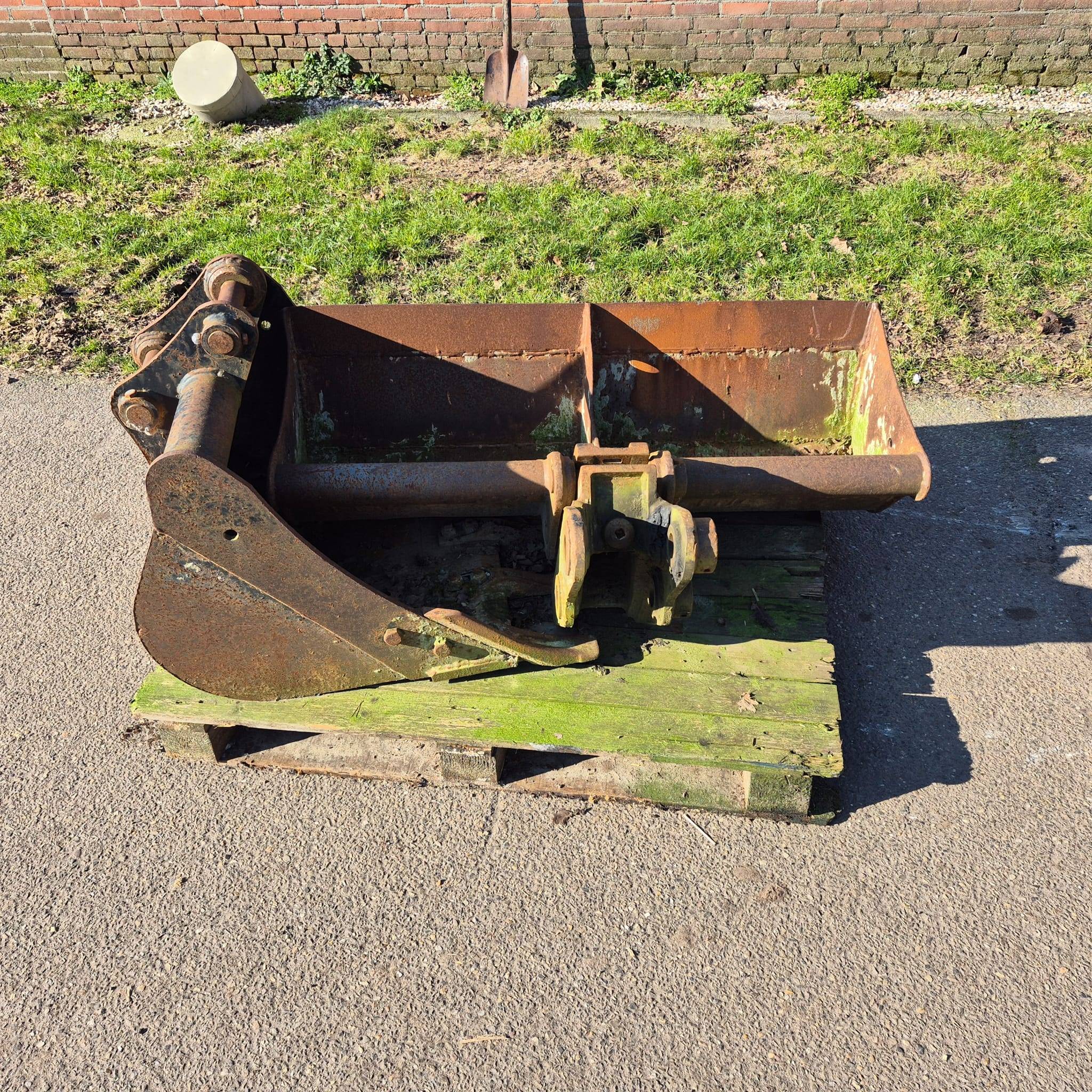 Excavator buckets for cranes from 3000kg