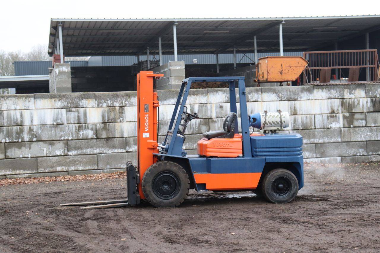 Forklift Toyota 02-5FGF25 LPG 4550kg 3.3m 1989