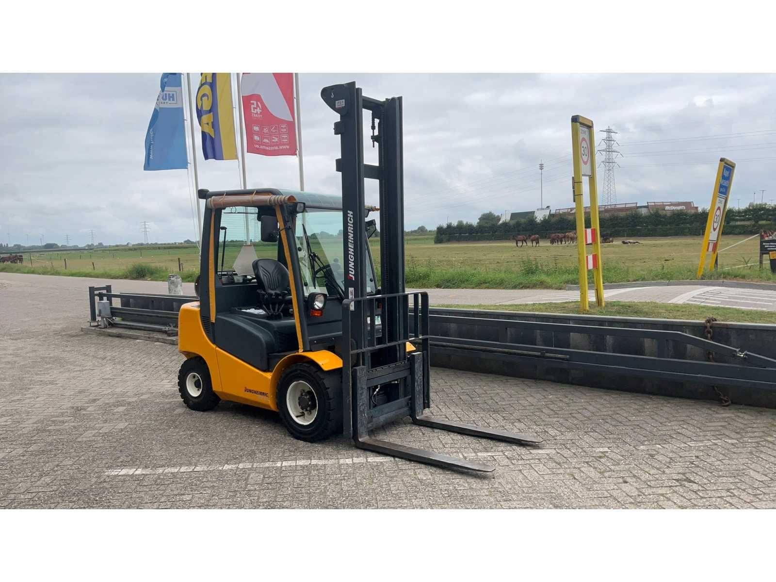 Forklift Jungheinrich TFG 430 LPG 3000kg 4.7m 2005 (Margin)
