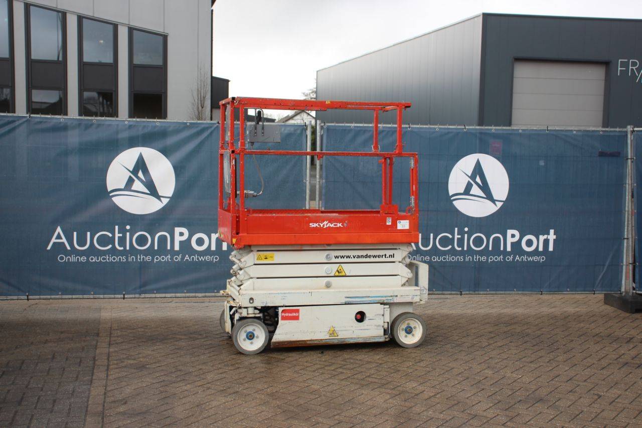 Scissor lift Skyjack SJ III 3219 Electric 7.8m 2015