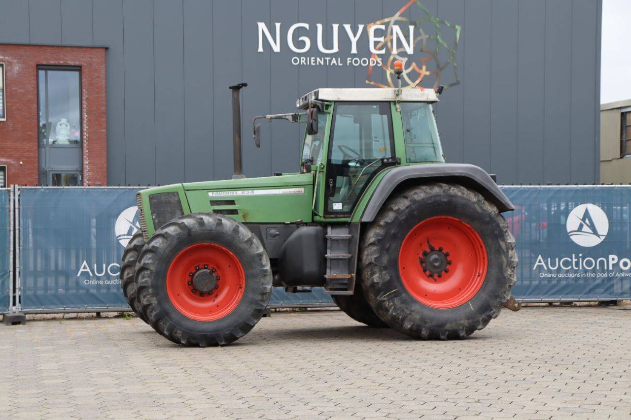 Perfect Original Photos about  Fendt Favorit 824  as Your HD Pictures